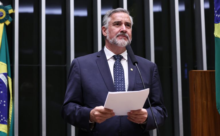 Câmara analisa projeto que proíbe cassinos on-line algorítmicos e sua publicidade no Brasil