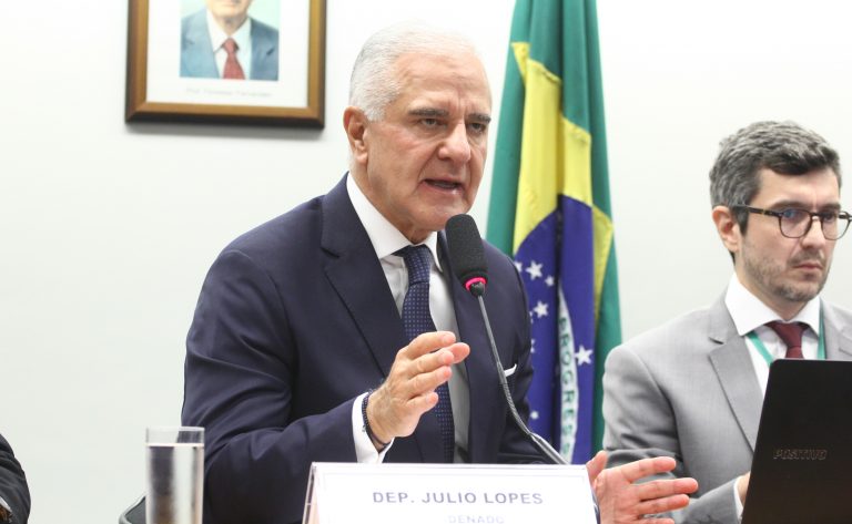 Comissão da Câmara realiza audiência sobre pirataria e impactos fiscais bilionários no Brasil