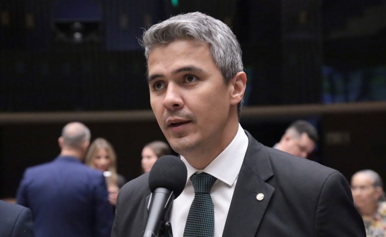 CCJ aprova incentivos para contratação de pessoas com deficiência além das cotas legais
