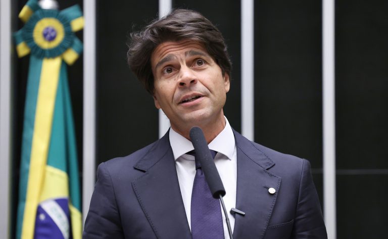 Câmara analisa projeto que regula suplementos alimentares com regras para produção, rotulagem e fiscalização