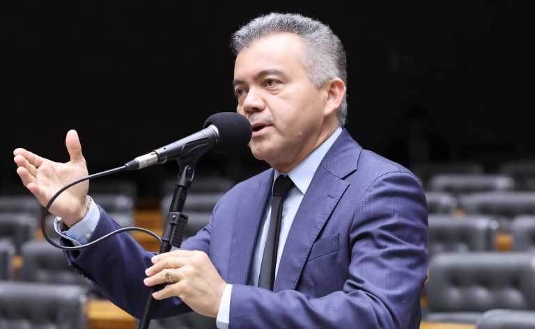 Comissão da Câmara aprova projeto para inserir mensagens nas faturas de consumo em contas mensais