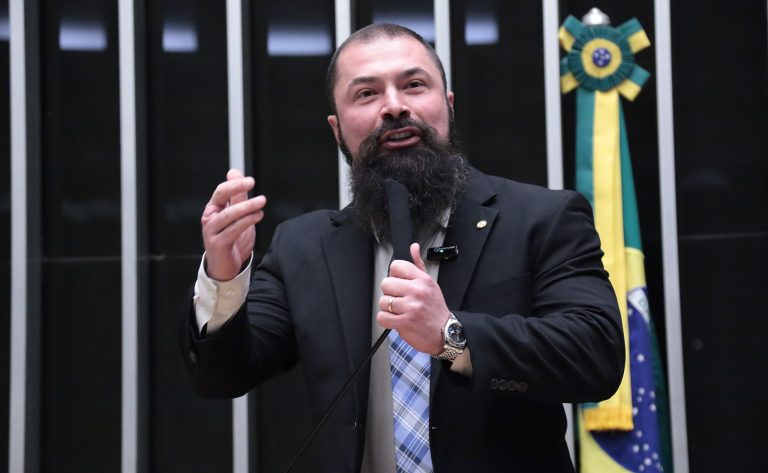 Comissão da Câmara aprova substitutivo que cria atendimento e coleta de provas para estupro de vulnerável em todo o país