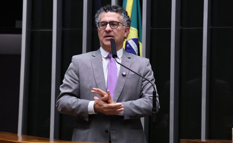 Projeto propõe remarcação de passagens sem taxas para viagens dentro do Brasil e reembolso integral