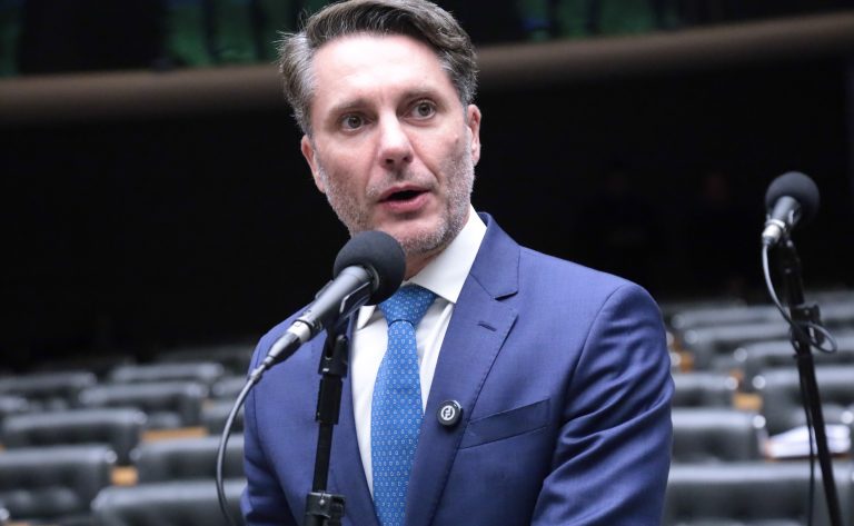 Câmara aprova projeto que veda discriminação contra pessoas com transtorno do espectro autista e encaminha texto ao Senado