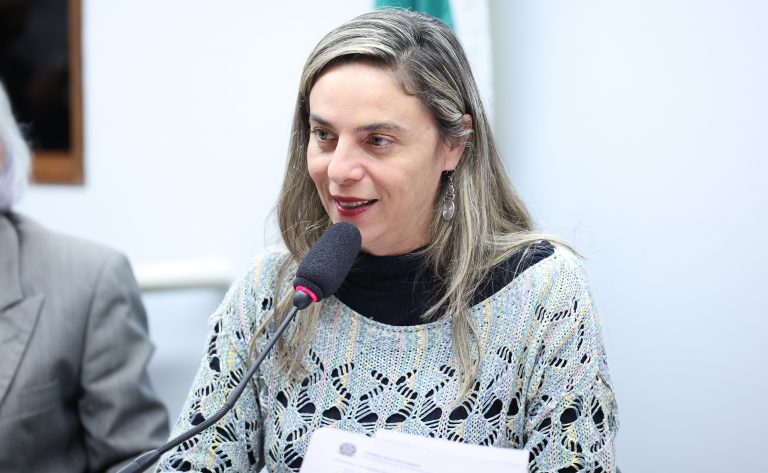 Comissão de Educação aprova proposta para garantir amamentação em creches e armazenamento seguro do leite