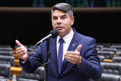 Comissão da Câmara aprova porte de arma e reconhecimento de atividade de risco para carreiras de fiscalização federal e advocacia pública