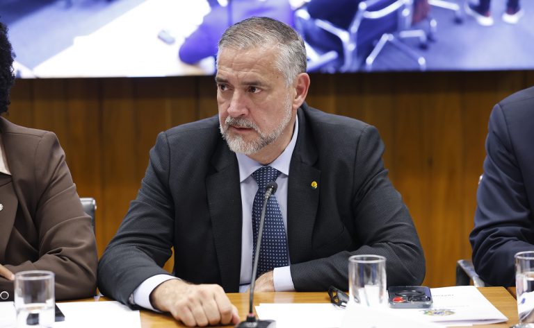 Paulo Pimenta pede distinção na renegociação da dívida dos produtores rurais durante debate sobre PL 5122/23