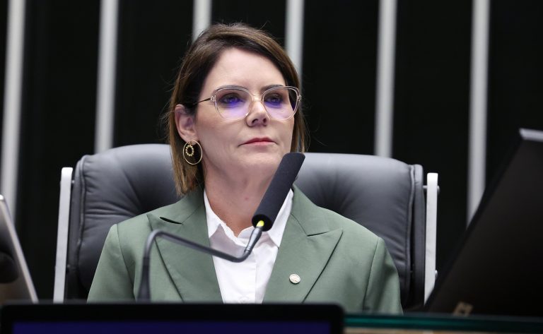 Projeto na Câmara prevê tornozeleira eletrônica com identificação visual padronizada para agressores em casos de violência doméstica