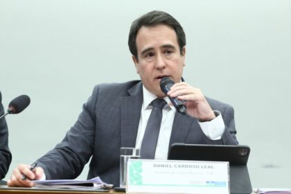 Secretário do Tesouro afirma que metas fiscais reduzirão a dívida pública a partir de 2029 em audiência na CMO