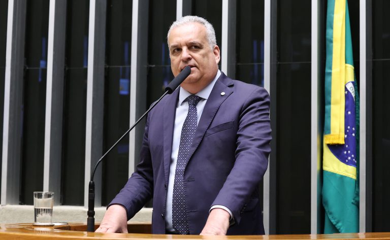 CCJ aprova uso de óculos biópticos no processo de obtenção da Carteira Nacional de Habilitação para pessoas com deficiência