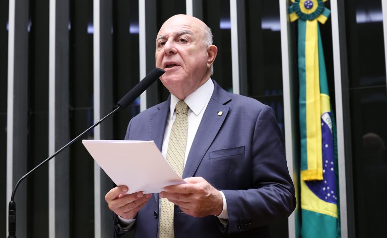 Câmara aprova projeto que torna permanentes os incentivos à reciclagem e amplia dedução do IR para empresas