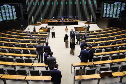 Câmara aprova uso de fotografia com cocar e turbante em documentos oficiais e encaminha projeto ao Senado