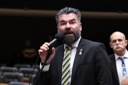Câmara analisa projeto que autoriza policiais civis embarcarem armados em aeronaves civis mediante regras