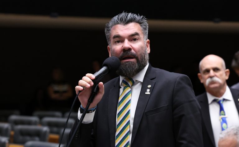 Câmara analisa projeto que autoriza policiais civis embarcarem armados em aeronaves civis mediante regras