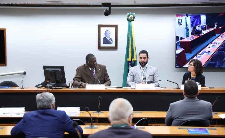 Inclusão digital é posicionada como pilar essencial da reurbanização de favelas e periferias